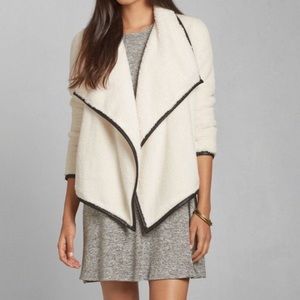 Abercrombie & Fitch White fuzzy Sherpa